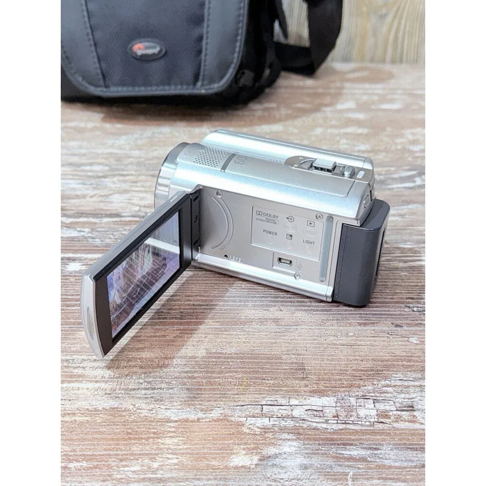 Sony Handycam DCR-SR68 Silver Video Digital Camcorder 60x Zoom 2 Battery Tested